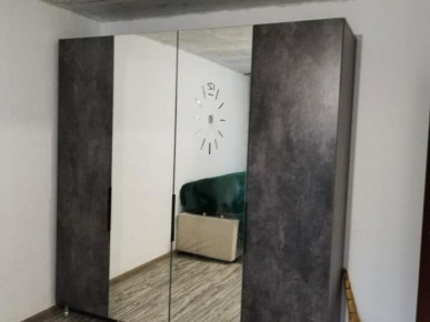 Распашной шкаф четырех дверный с зеркалом шр-13